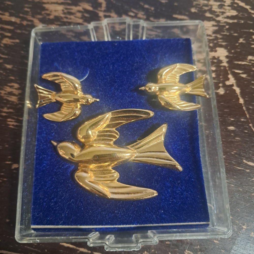 Coro Gold Bird Brooch Set